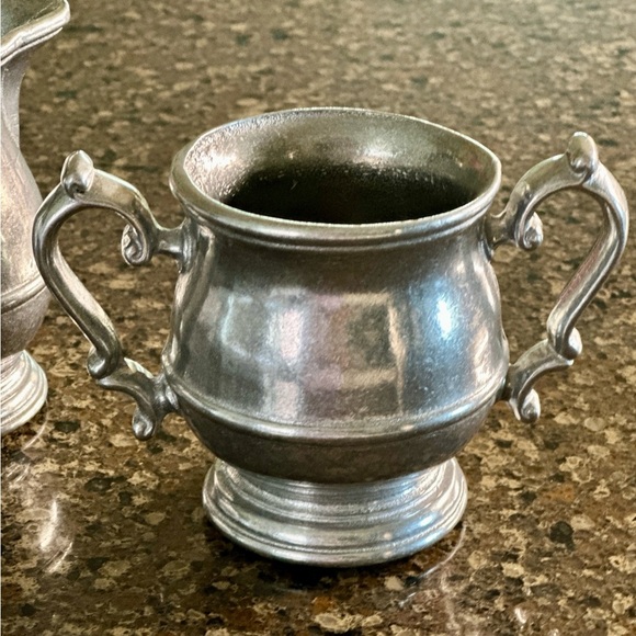 PEWTAREX, OLDE COUNTRY REPRODUCTIONS, YORK PA. CREAM & SUGAR SET. - Picture 2 of 8